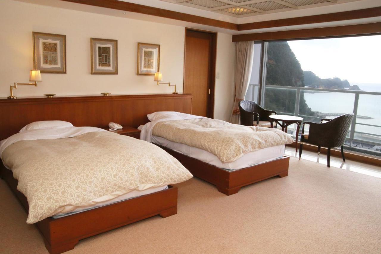 Nishiizu Crystal View Hotel Exterior photo